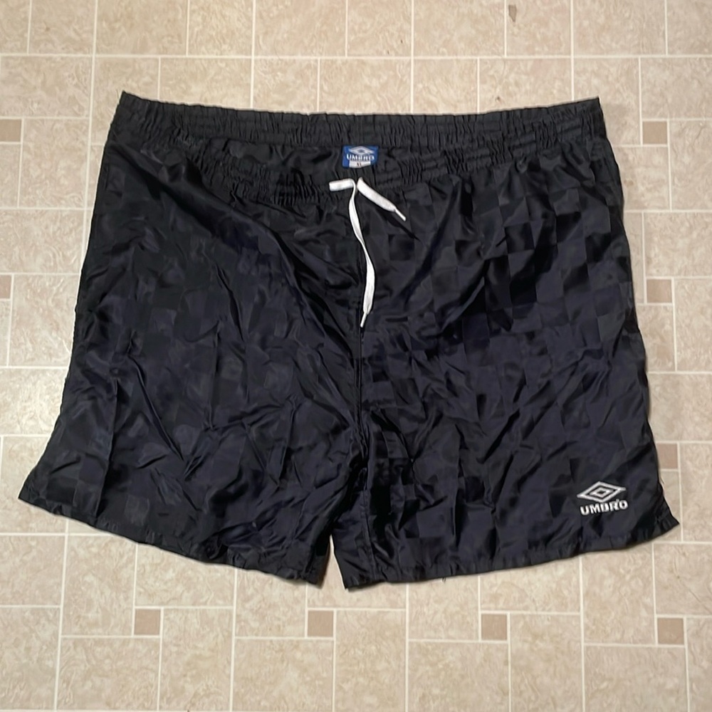 Umbro soccer shorts - XL - beware these fit more like XXXL!!! Buyer beware !